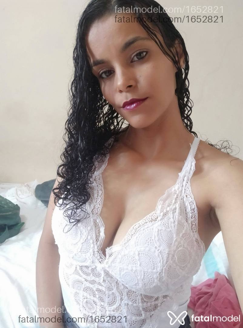 Acompanhante mulher morena (o) de olhos castanhos - Mariana Montenegro