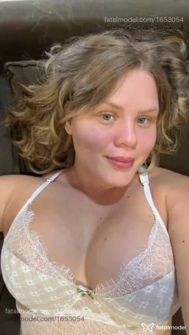 Acompanhante mulher loira (o) de olhos azuis em Carazinho - Babi