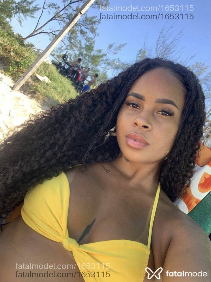 Acompanhante mulher com cabelo castanho de olhos castanhos - Brenda monteiro