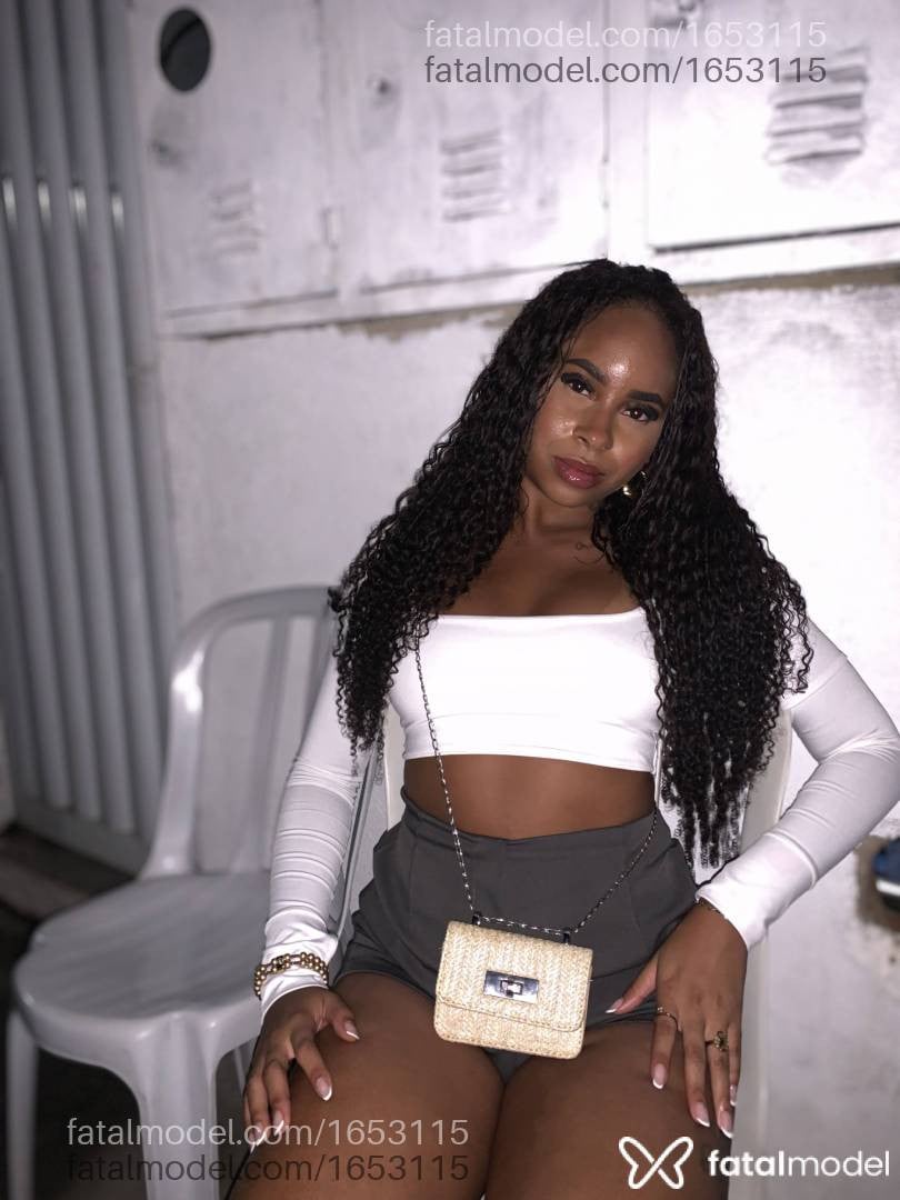 Acompanhante mulher com cabelo castanho de olhos castanhos em Varginha - Brenda monteiro