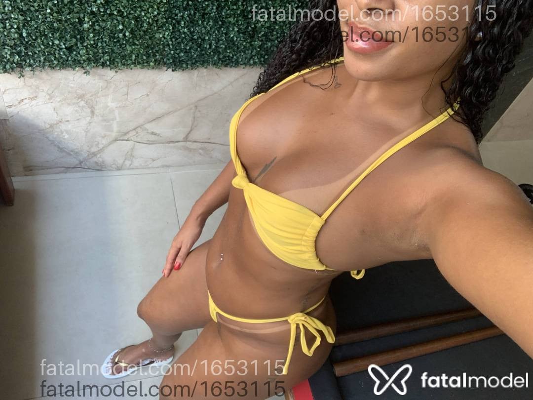 Acompanhante mulher com cabelo castanho de olhos castanhos - Brenda monteiro