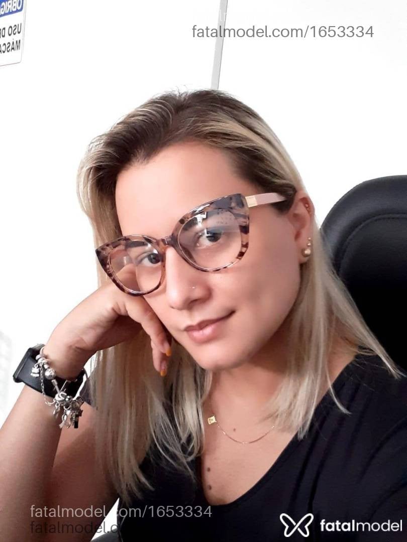 Acompanhante mulher loira (o) de olhos castanhos em Quirinópolis Acompanhante mulher loira (o) de olhos castanhos em Quirinópolis - Giovanna Duarte