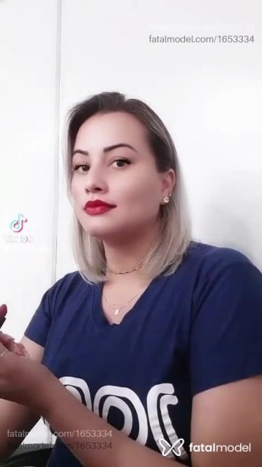 Acompanhante mulher loira (o) de olhos castanhos em Quirinópolis Acompanhante mulher loira (o) de olhos castanhos em Quirinópolis - Giovanna Duarte