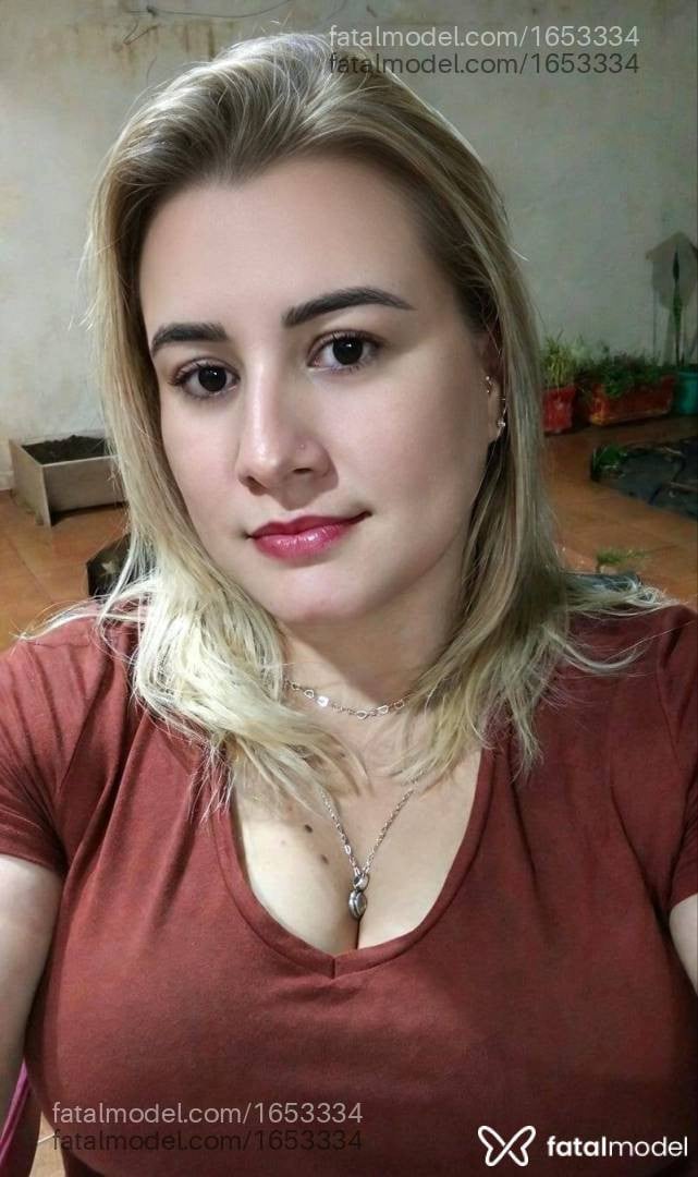 Acompanhante mulher loira (o) de olhos castanhos - Giovanna Duarte