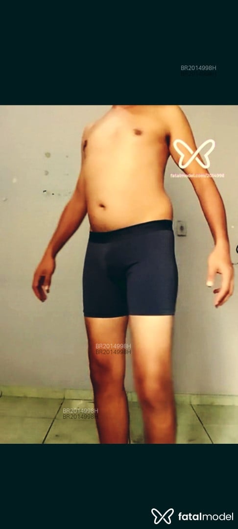 Acompanhante homem com cabelo castanho de olhos castanhos em Virtual - Picasso