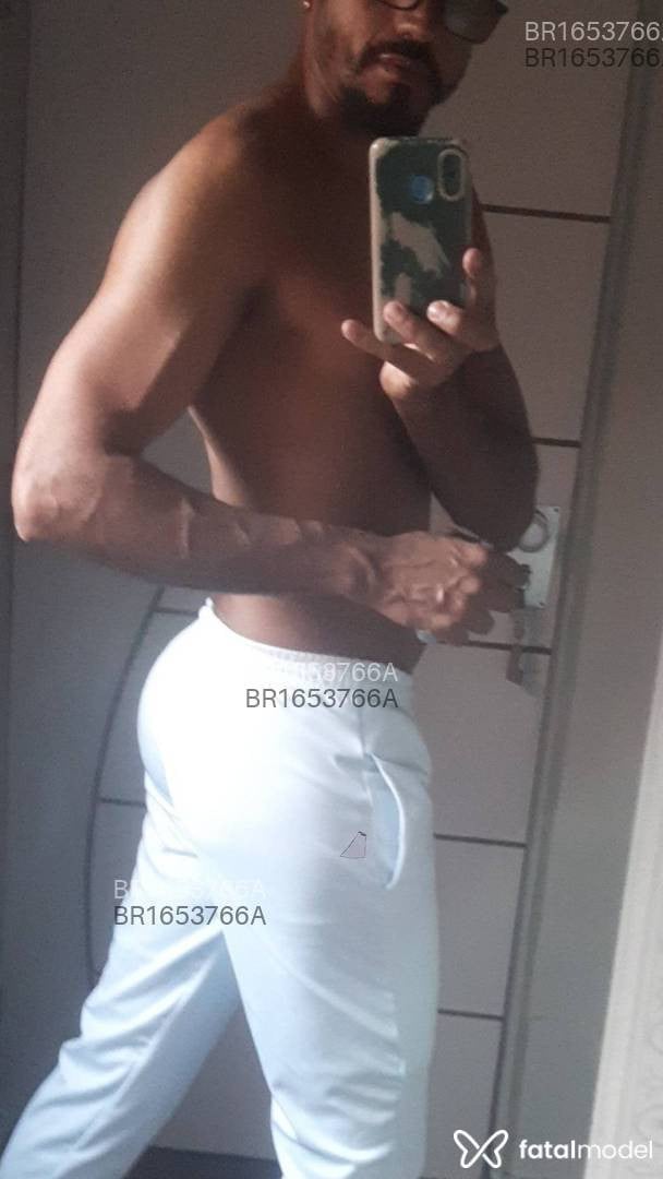 Acompanhante homem com cabelo castanho de olhos castanhos em Belém - Van
