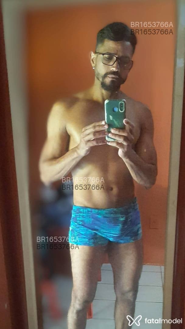 Acompanhante homem com cabelo castanho de olhos castanhos em Belém - Van