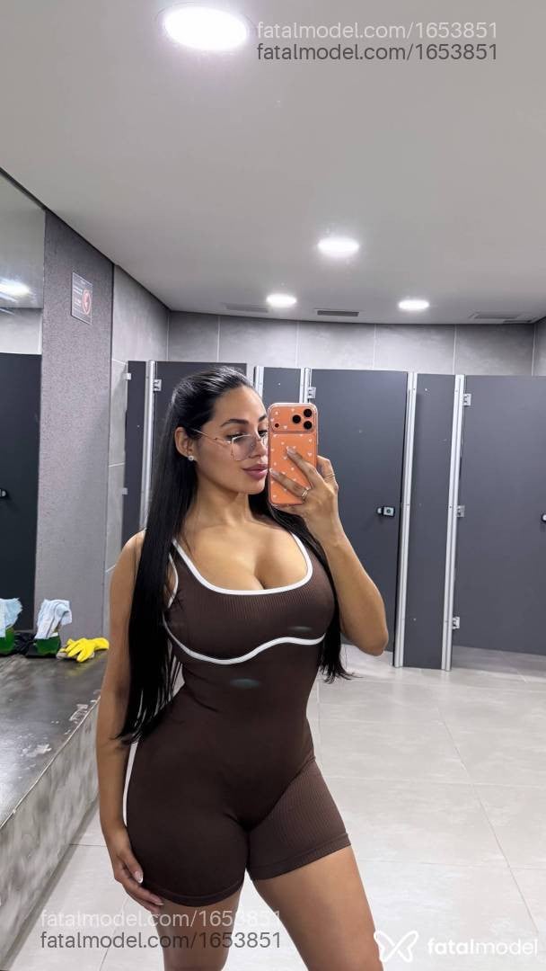 Acompanhante mulher morena (o) de olhos pretos - MIRELLA DIAS