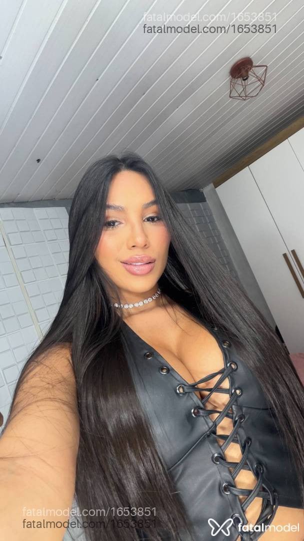 Acompanhante mulher morena (o) de olhos pretos - MIRELLA DIAS