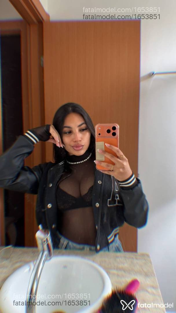 Acompanhante mulher morena (o) de olhos pretos - MIRELLA DIAS