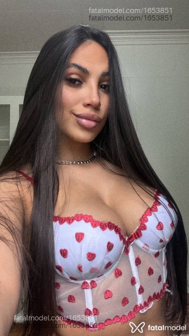 Acompanhante mulher morena (o) de olhos pretos - MIRELLA DIAS