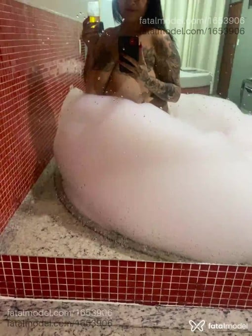 Acompanhante mulher com cabelo castanho de olhos castanhos em São Pedro da Aldeia - DoutoraSexy