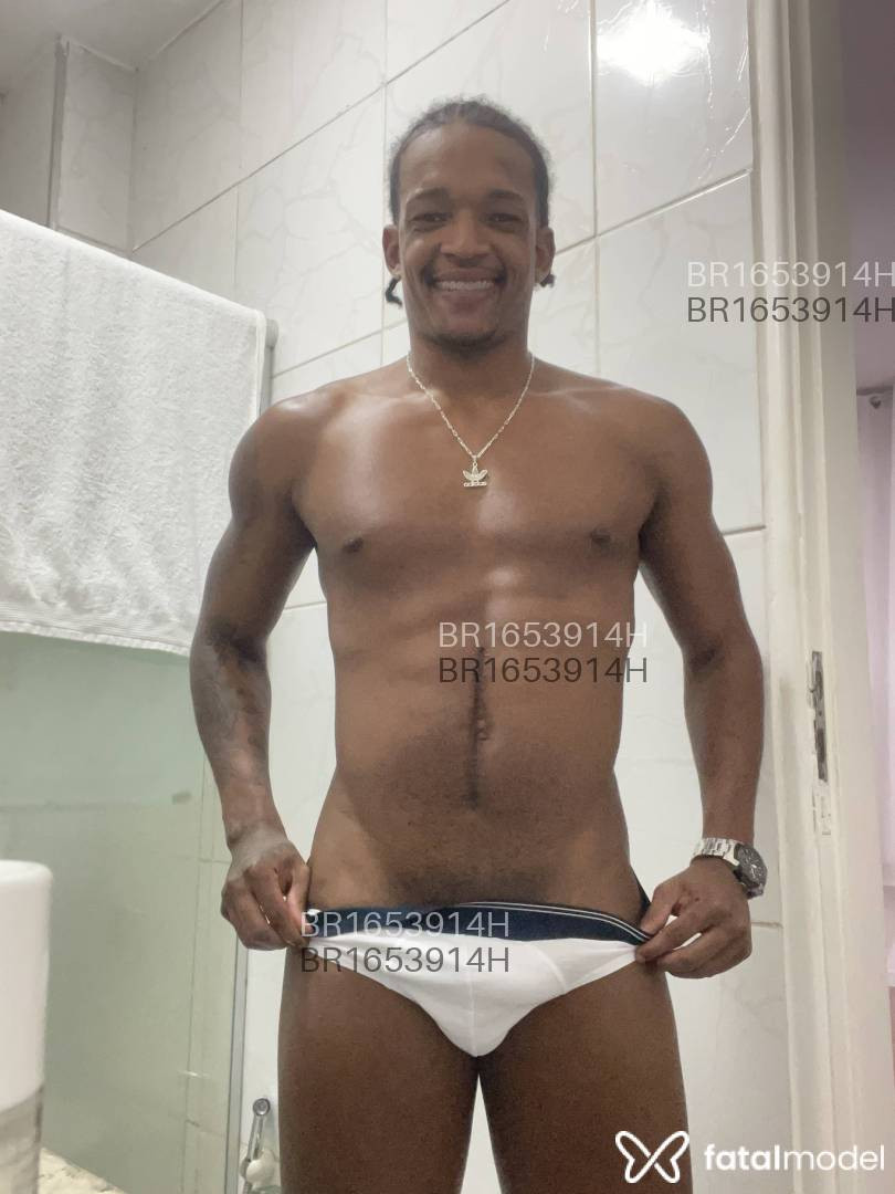 Acompanhante homem com cabelo castanho de olhos pretos em Rio de Janeiro - David