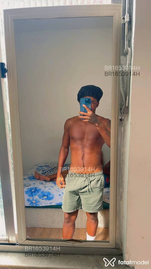 Acompanhante homem com cabelo castanho de olhos pretos em Rio de Janeiro - David