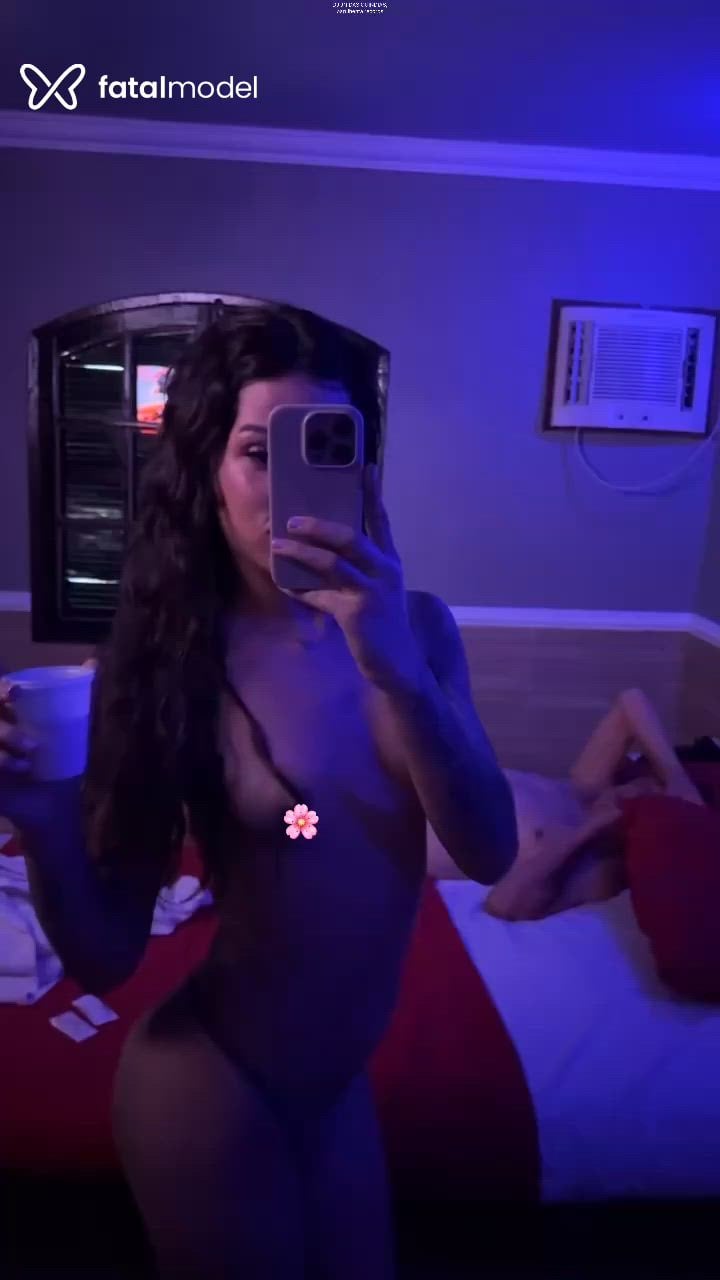 Acompanhante mulher trans com cabelo castanho de olhos castanhos - Rebecca