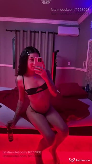 Acompanhante mulher trans com cabelo castanho de olhos castanhos em Cabo Frio Acompanhante mulher trans com cabelo castanho de olhos castanhos em Cabo Frio - Rebecca