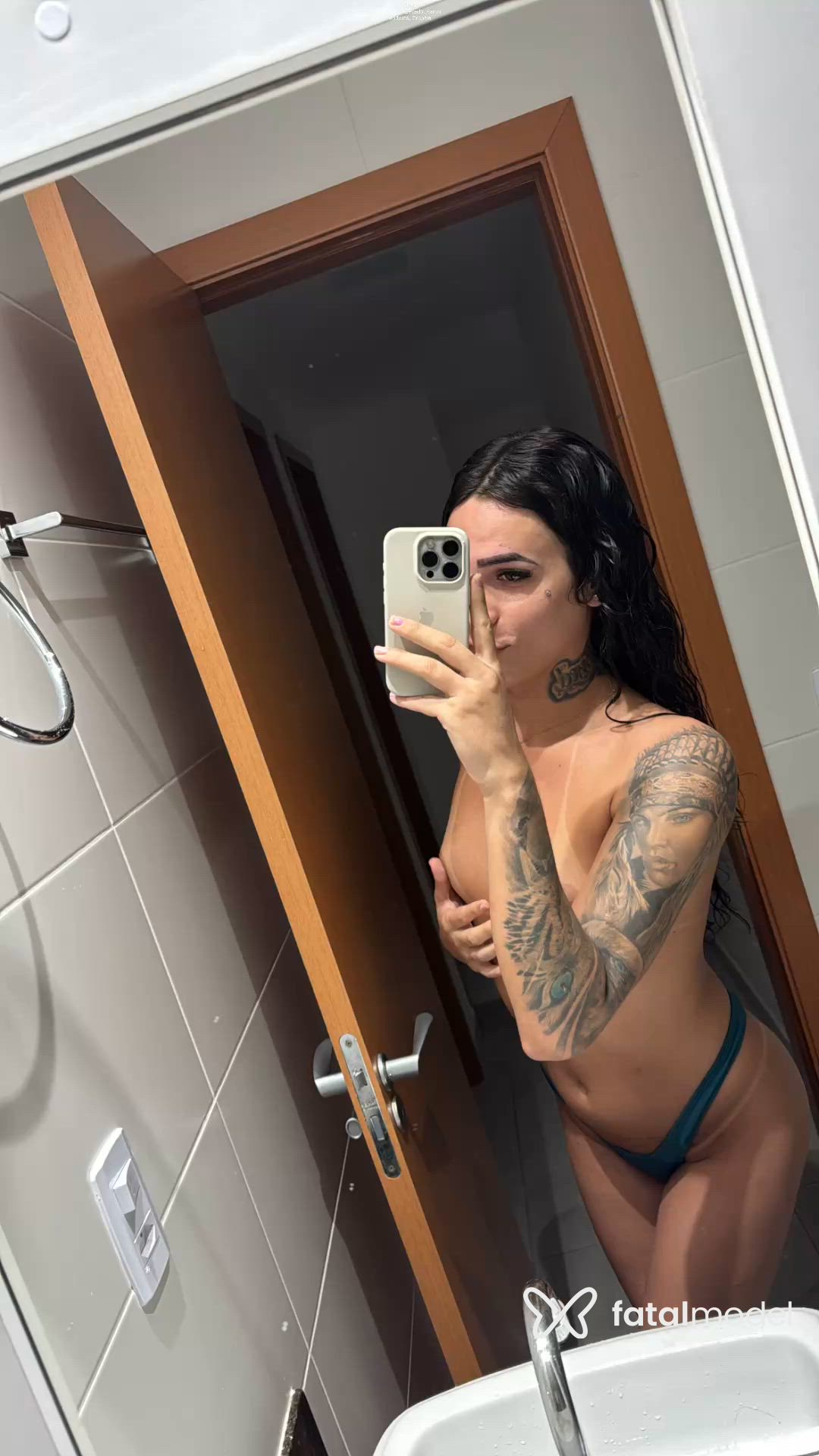 Acompanhante mulher trans com cabelo castanho de olhos castanhos - Rebecca