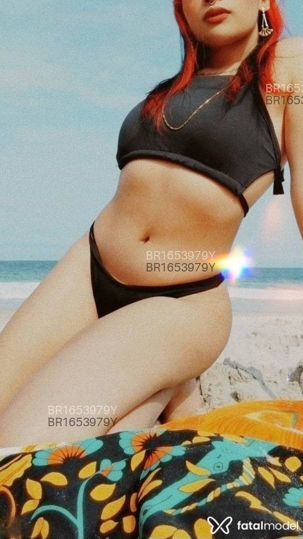 Acompanhante mulher com cabelo colorido de olhos castanhos em Virtual - Jully Domme