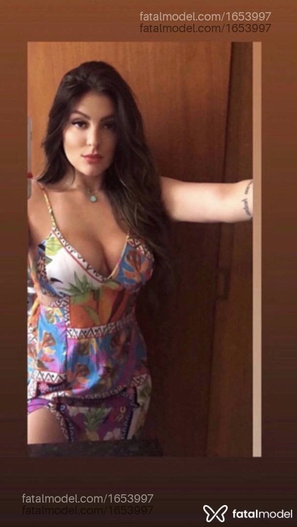 Acompanhante mulher com cabelo castanho de olhos castanhos em Foz do Iguaçu - JÚLIA