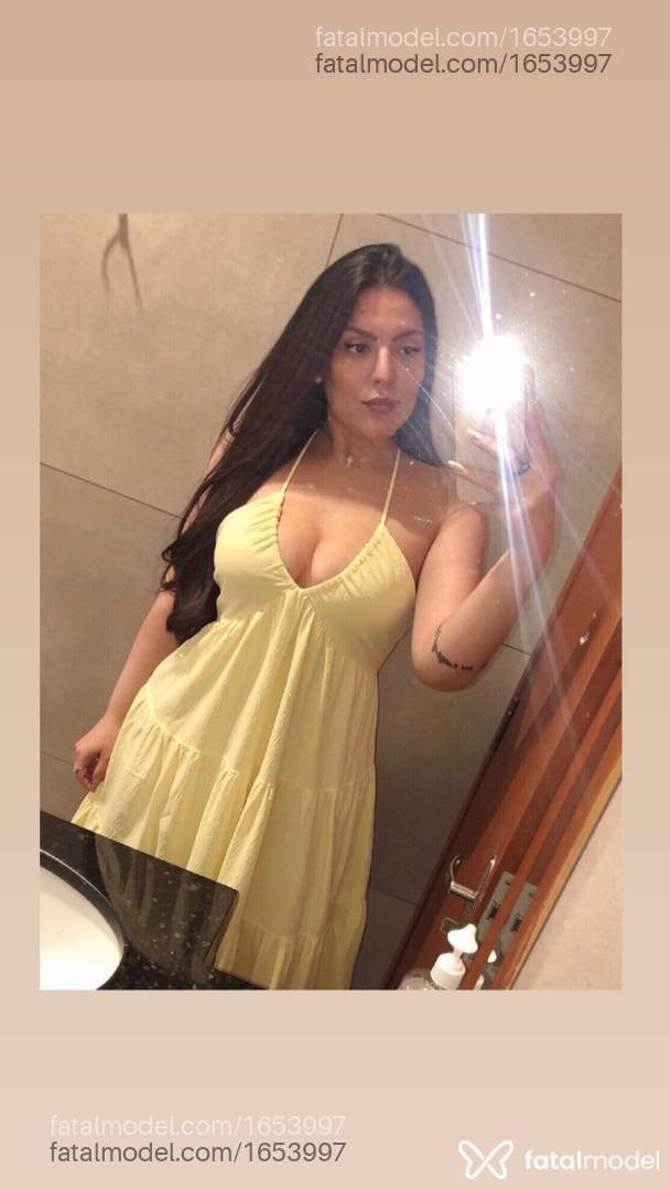 Acompanhante mulher com cabelo castanho de olhos castanhos - JÚLIA