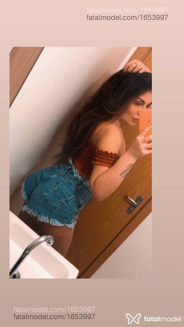 Acompanhante mulher com cabelo castanho de olhos castanhos - JÚLIA Acompanhante mulher com cabelo castanho de olhos castanhos - JÚLIA