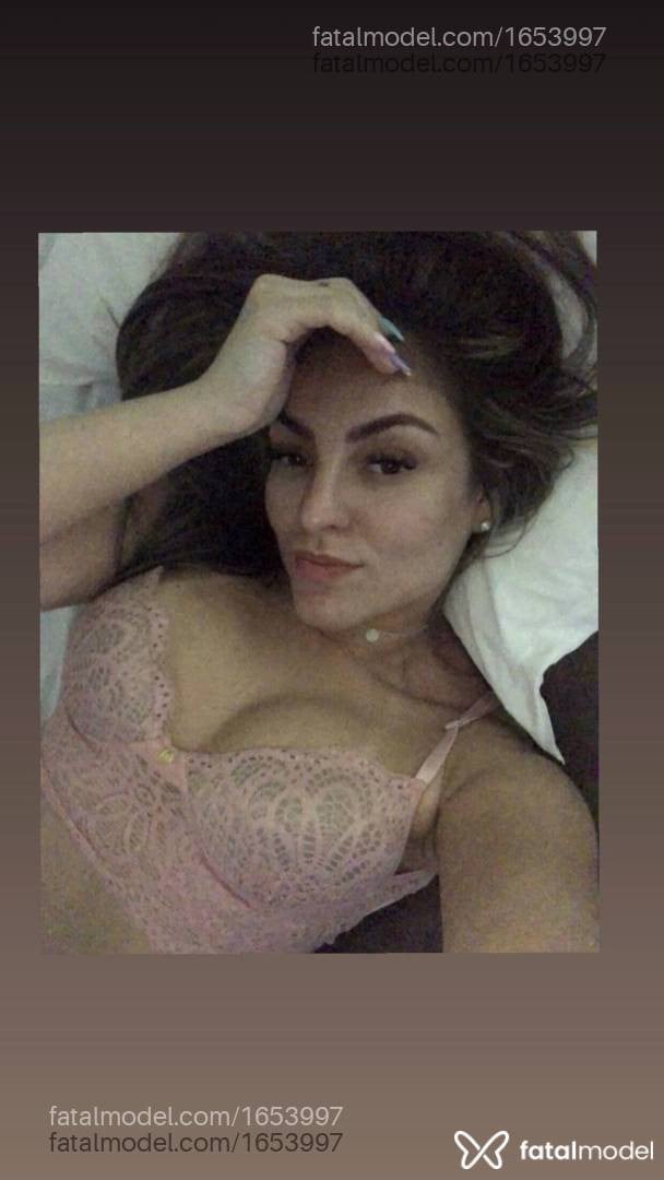 Acompanhante mulher com cabelo castanho de olhos castanhos - JÚLIA Acompanhante mulher com cabelo castanho de olhos castanhos - JÚLIA