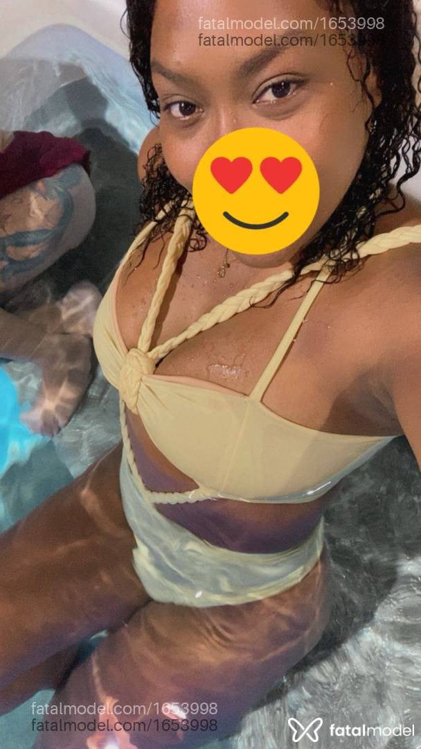 Acompanhante mulher com cabelo castanho de olhos castanhos - Morena Acompanhante mulher com cabelo castanho de olhos castanhos - Morena