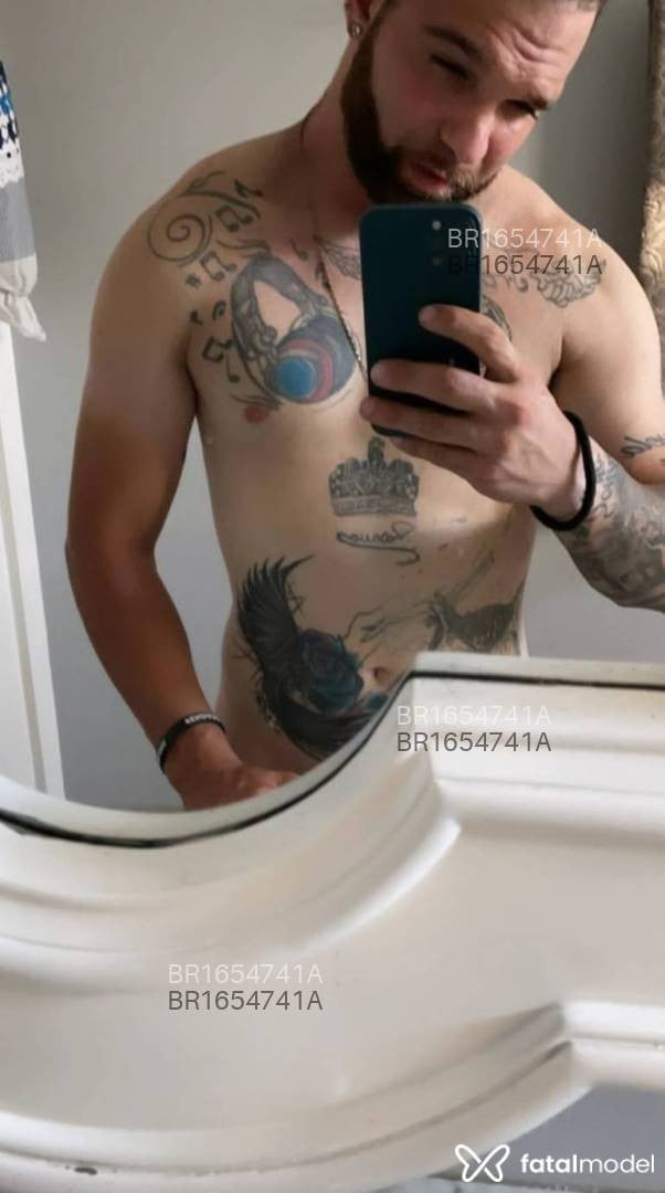 Acompanhante homem sem cabelo de olhos castanhos em Taubaté - Bryan Ruivo