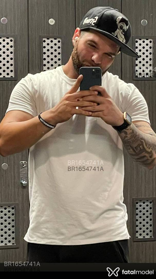 Acompanhante homem sem cabelo de olhos castanhos em Taubaté - Bryan Ruivo