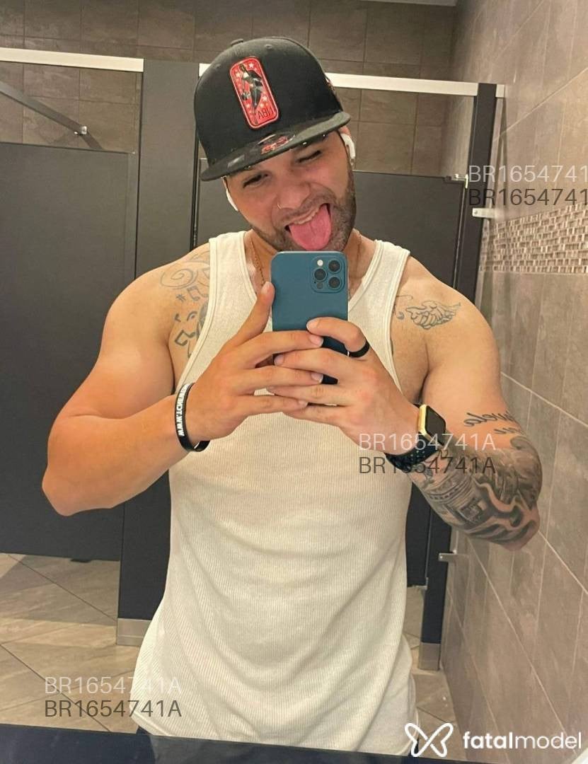 Acompanhante homem sem cabelo de olhos castanhos em Taubaté - Bryan Ruivo