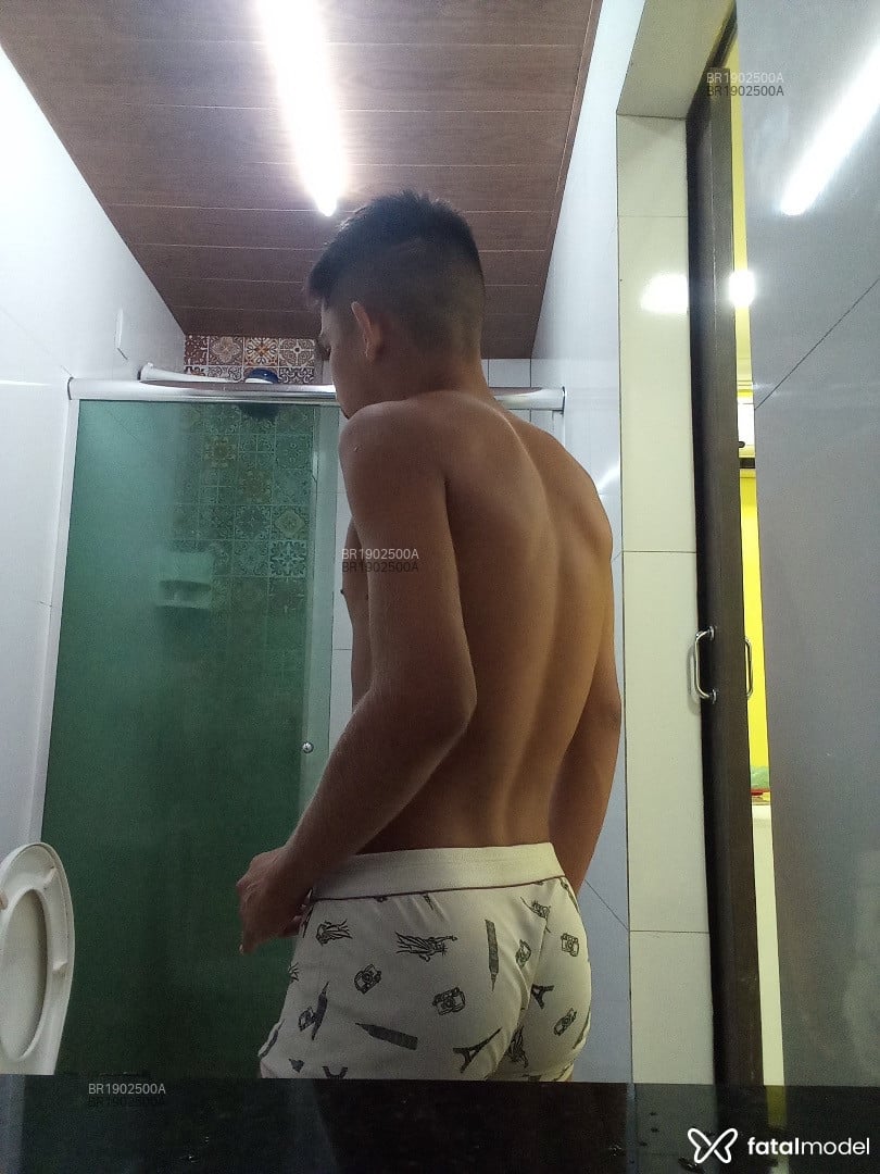 Acompanhante homem morena (o) de olhos castanhos - Tomaz Guilherme Acompanhante homem morena (o) de olhos castanhos - Tomaz Guilherme