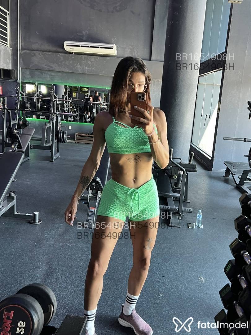 Acompanhante mulher trans com cabelo castanho de olhos castanhos - Lisaa