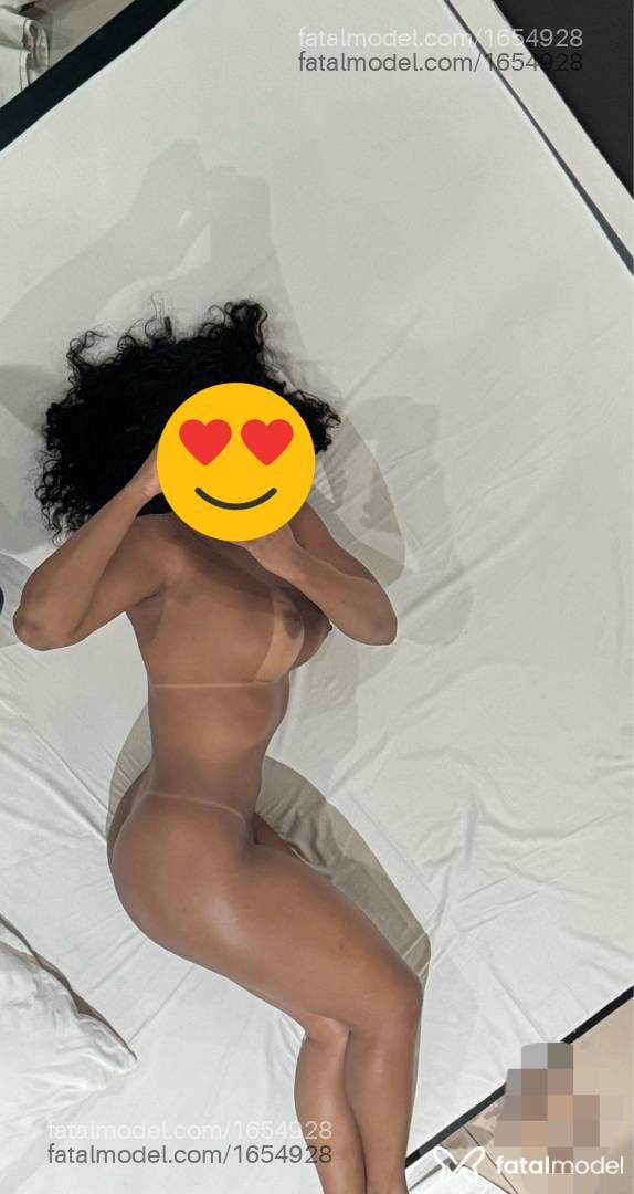 Acompanhante mulher com cabelo castanho de olhos castanhos - Rafaella