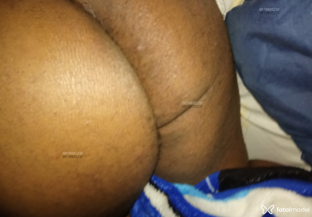 Acompanhante mulher trans com cabelo castanho de olhos pretos em Armação dos Búzios - Elis Sanmes