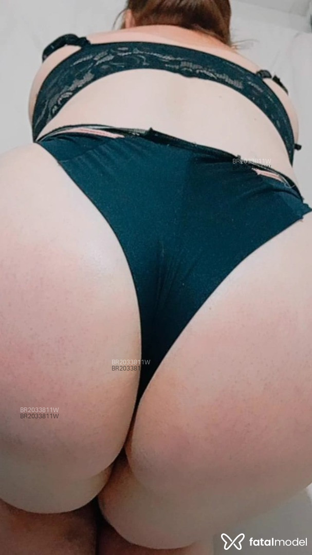 Acompanhante mulher loira (o) de olhos pretos - Bruna