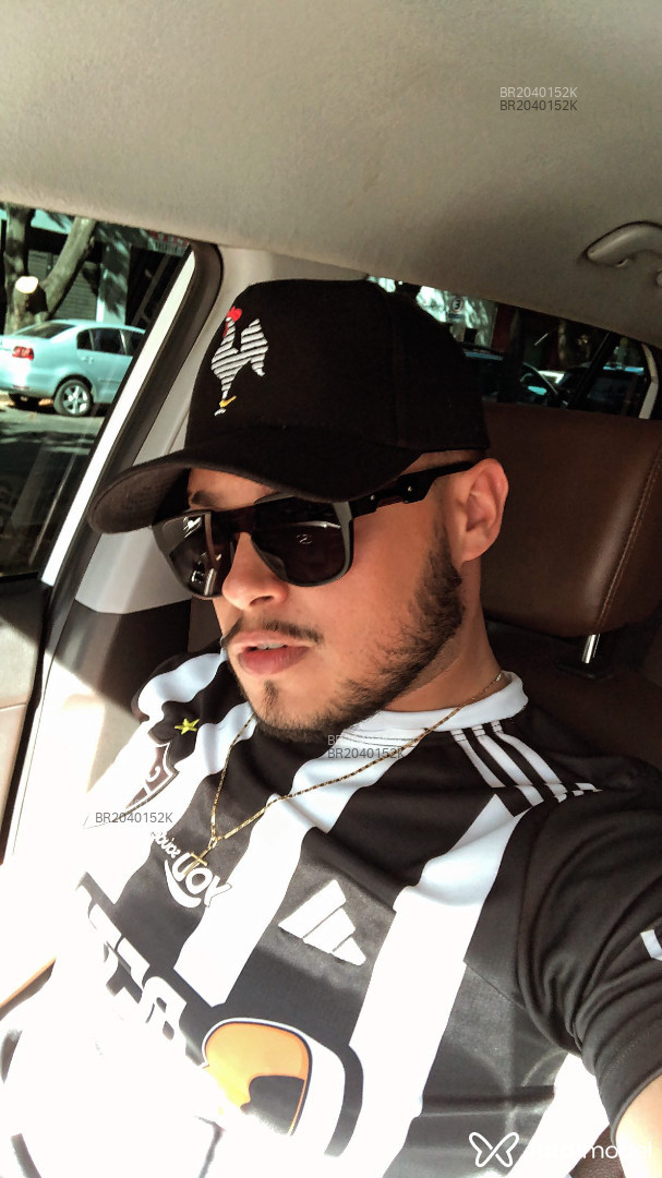 Acompanhante homem com cabelo castanho de olhos castanhos em Belo Horizonte Acompanhante homem com cabelo castanho de olhos castanhos em Belo Horizonte - Thiago Junior