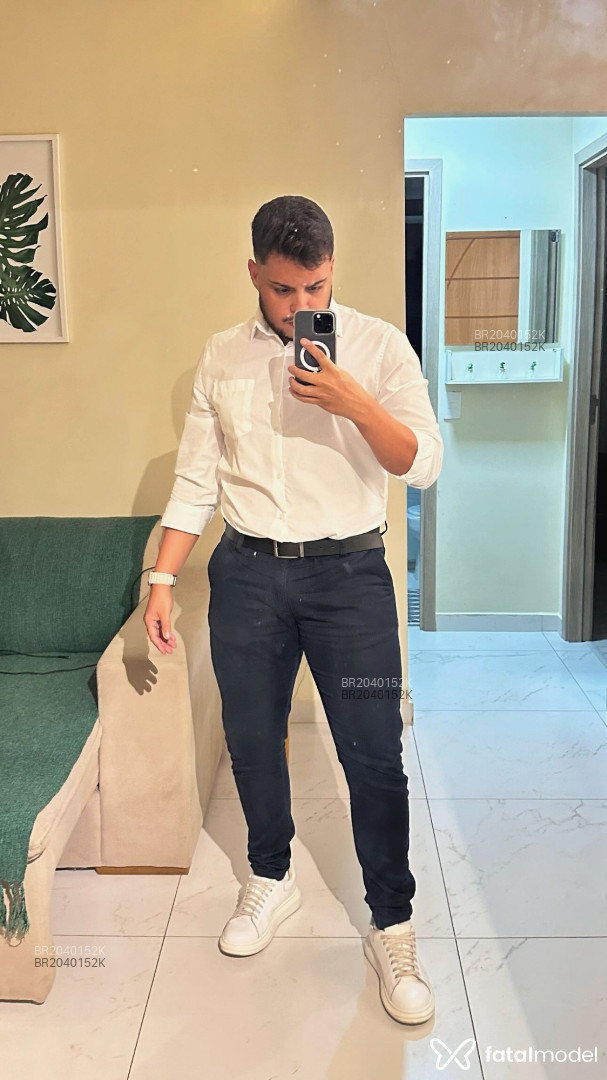 Acompanhante homem com cabelo castanho de olhos castanhos em Belo Horizonte Acompanhante homem com cabelo castanho de olhos castanhos em Belo Horizonte - Thiago Junior