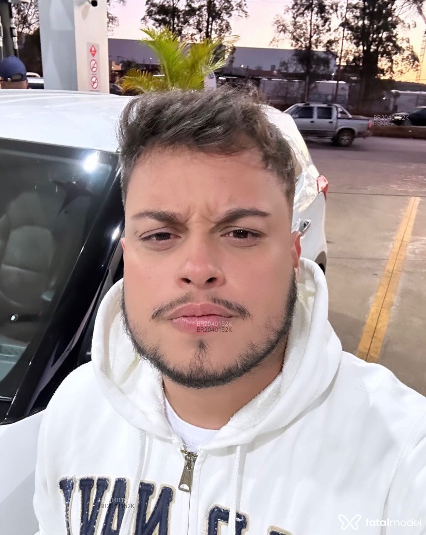 Acompanhante homem com cabelo castanho de olhos castanhos em Belo Horizonte Acompanhante homem com cabelo castanho de olhos castanhos em Belo Horizonte - Thiago Junior