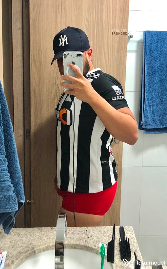 Acompanhante homem com cabelo castanho de olhos castanhos em Belo Horizonte Acompanhante homem com cabelo castanho de olhos castanhos em Belo Horizonte - Thiago Junior