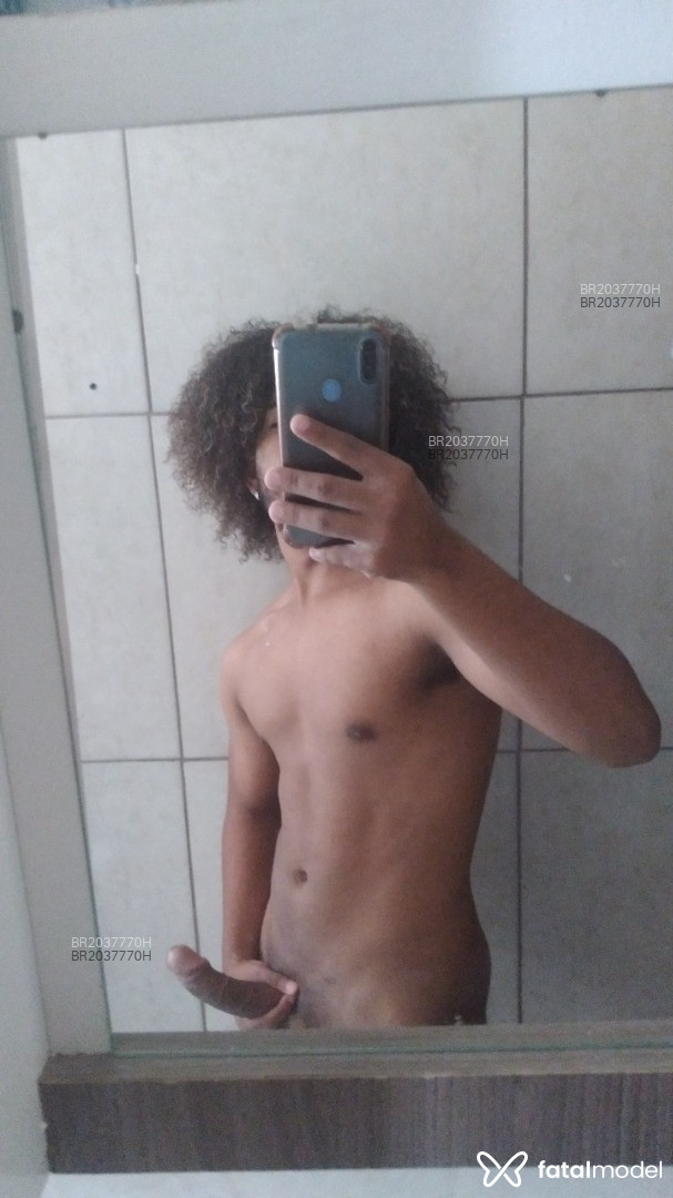 Acompanhante homem morena (o) de olhos castanhos - Júnior Acompanhante homem morena (o) de olhos castanhos - Júnior