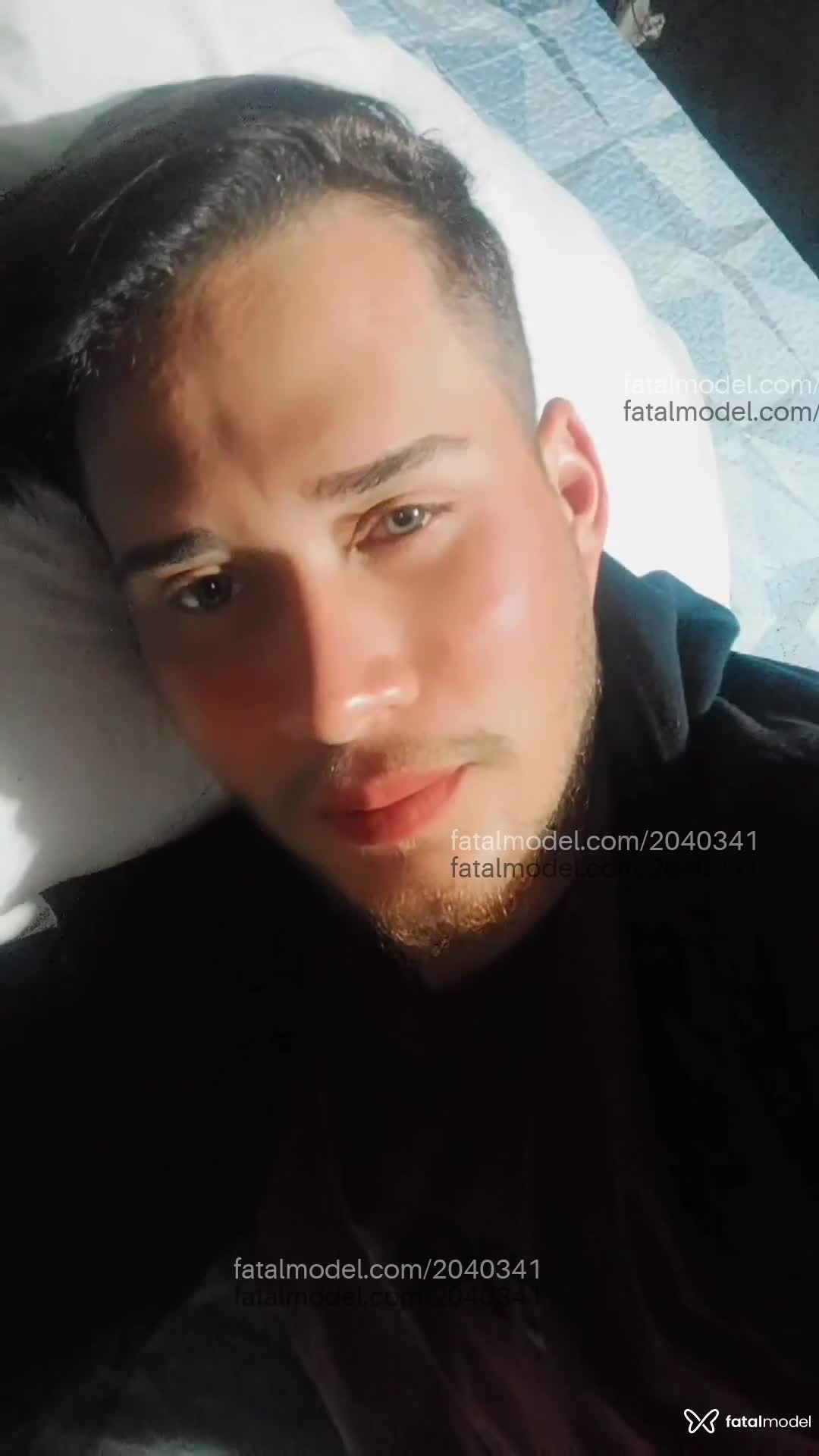 Acompanhante homem com cabelo castanho de olhos verdes em Santos - Henrique