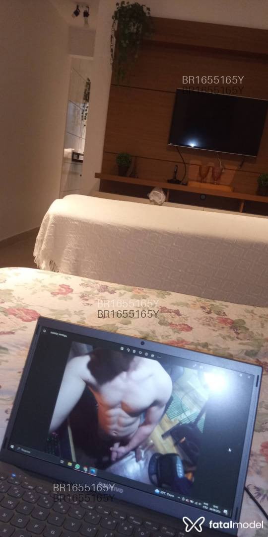 Acompanhante homem com cabelo castanho de olhos azuis em Araranguá Acompanhante homem com cabelo castanho de olhos azuis em Araranguá - Gustavo