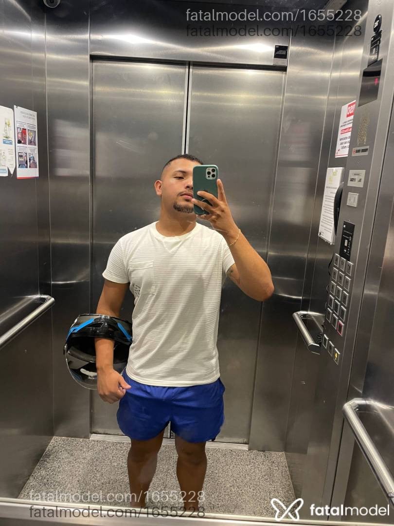 Acompanhante homem com cabelo castanho de olhos castanhos - Erick Gael