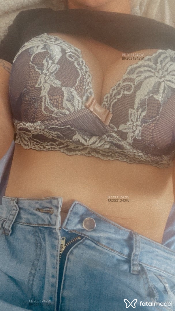 Acompanhante mulher morena (o) de olhos pretos em Virtual - Lolla