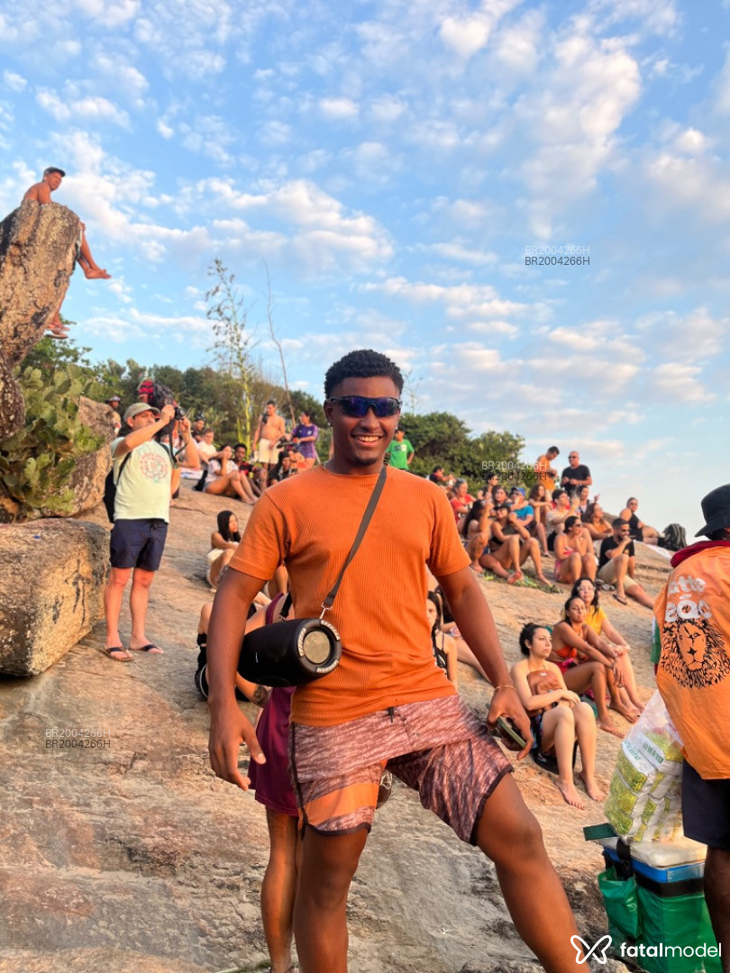 Acompanhante homem com cabelo castanho de olhos pretos em Rio de Janeiro - Vinícius Costa