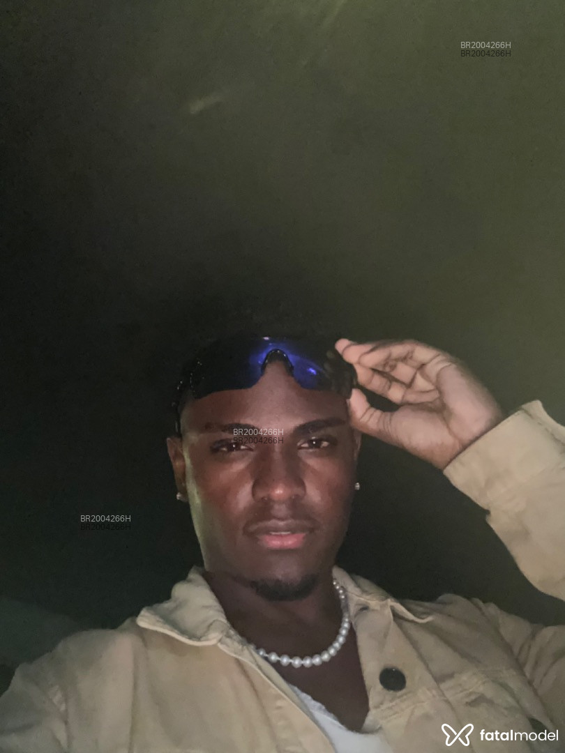 Acompanhante homem com cabelo castanho de olhos pretos em Rio de Janeiro - Vinícius Costa