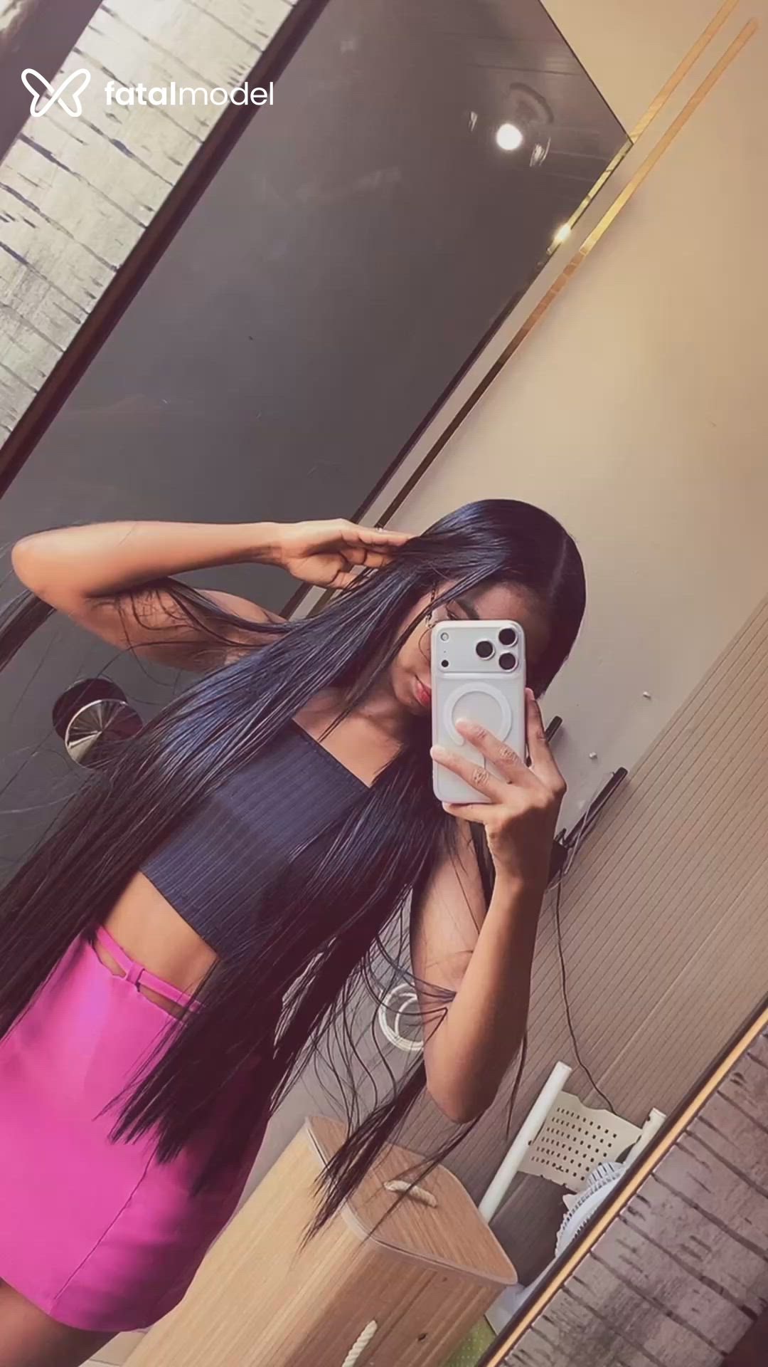 Acompanhante mulher morena (o) de olhos pretos - Máyara Mads