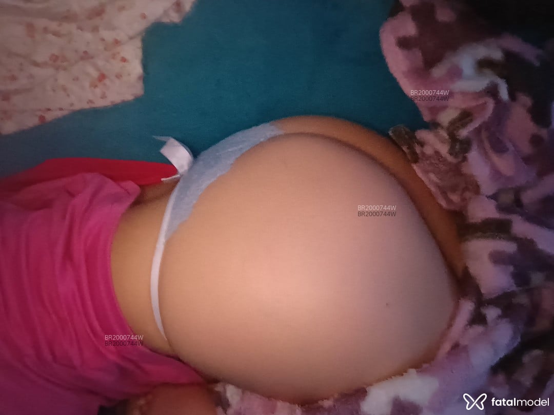 Acompanhante mulher com cabelo castanho de olhos castanhos em Virtual Acompanhante mulher com cabelo castanho de olhos castanhos em Virtual - Aline