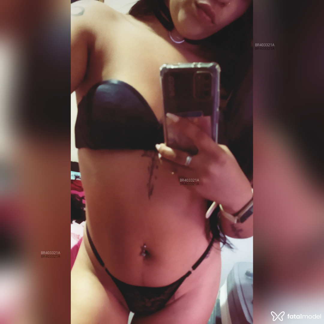 Acompanhante mulher morena (o) de olhos castanhos - Bya Acompanhante mulher morena (o) de olhos castanhos - Bya