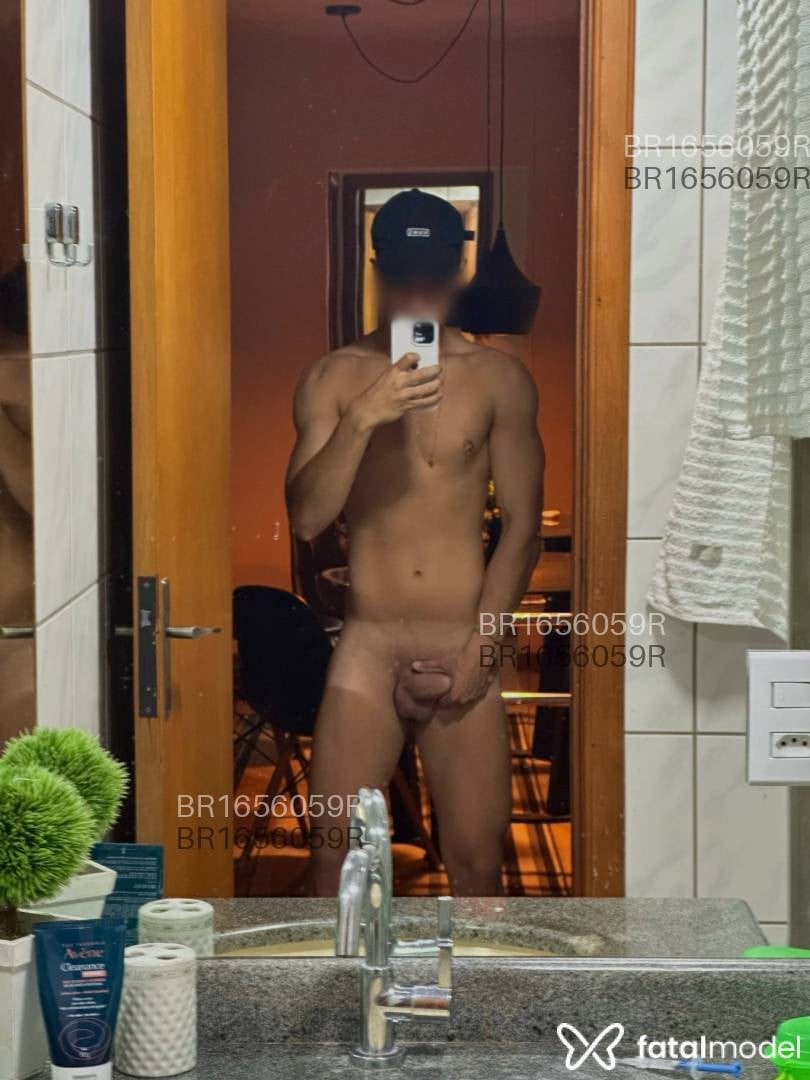 Acompanhante homem com cabelo castanho de olhos castanhos em Blumenau - Eduardo